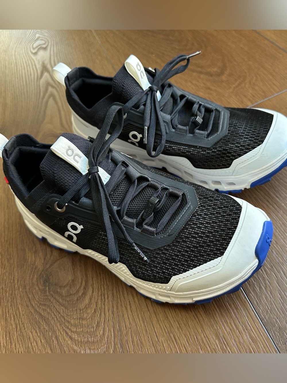 On Cloud Cloud Ultra Black and White athletic running shoes.